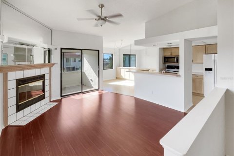 Townhouse in Dunedin, Florida 2 bedrooms, 103.49 sq.m. № 1538818 - photo 3