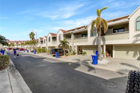 Townhouse in Dunedin, Florida 2 bedrooms, 103.49 sq.m. № 1538818 - photo 9