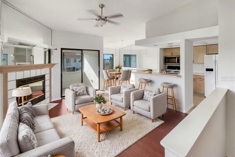 Townhouse in Dunedin, Florida 2 bedrooms, 103.49 sq.m. № 1538818 - photo 2