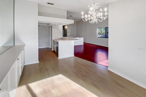 Townhouse in Dunedin, Florida 2 bedrooms, 103.49 sq.m. № 1538818 - photo 18