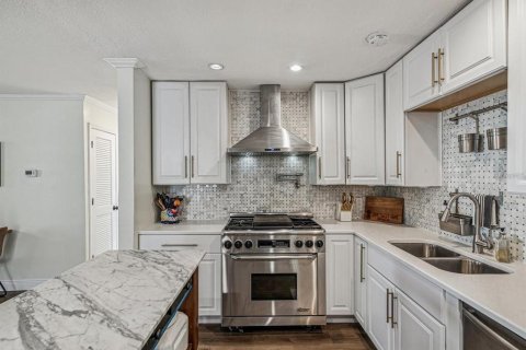 House in Saint Petersburg, Florida 3 bedrooms, 118.54 sq.m. № 1900382 - photo 4