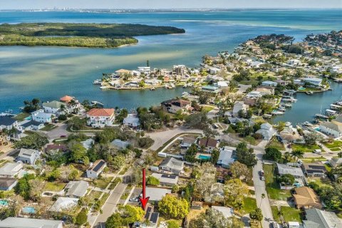 House in Saint Petersburg, Florida 3 bedrooms, 118.54 sq.m. № 1900382 - photo 21
