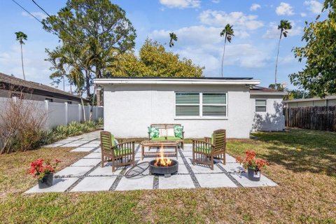 House in Saint Petersburg, Florida 3 bedrooms, 118.54 sq.m. № 1900382 - photo 16