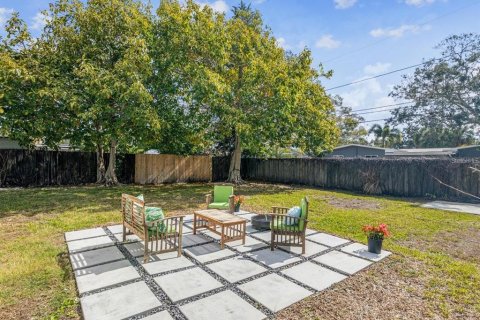 House in Saint Petersburg, Florida 3 bedrooms, 118.54 sq.m. № 1900382 - photo 15