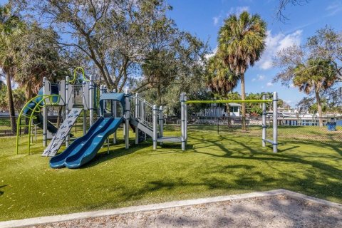 House in Saint Petersburg, Florida 3 bedrooms, 118.54 sq.m. № 1900382 - photo 24