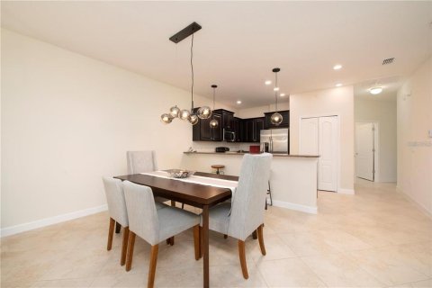 Condo in Davenport, Florida, 2 bedrooms  № 2202384 - photo 8
