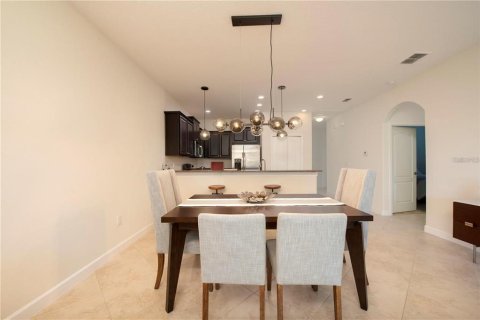 Condo in Davenport, Florida, 2 bedrooms  № 2202384 - photo 9