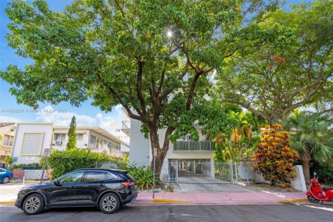 Condo in Miami Beach, Florida, 1 bedroom  № 1882467 - photo 23
