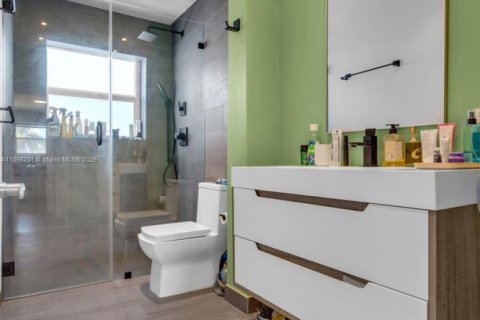 Condo in Miami Beach, Florida, 1 bedroom  № 1882467 - photo 18
