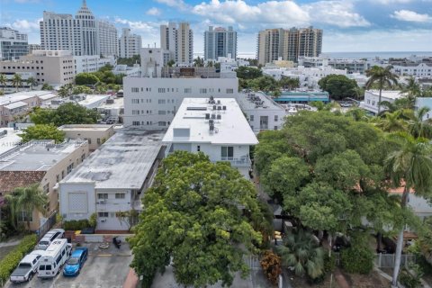 Condo in Miami Beach, Florida, 1 bedroom  № 1882467 - photo 1
