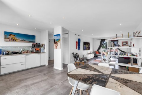 Condo in Miami Beach, Florida, 1 bedroom  № 1882467 - photo 3