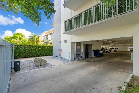Condo in Miami Beach, Florida, 1 bedroom  № 1882467 - photo 22