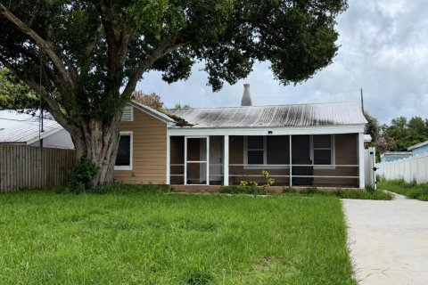 House in St. Lucie, Florida 3 bedrooms, 96.99 sq.m. № 2343975