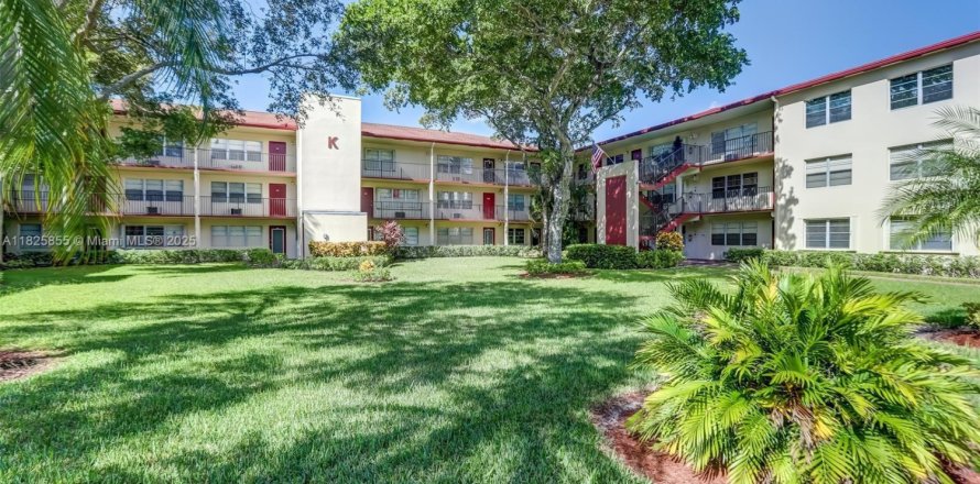 Condo in Pembroke Pines, Florida, 1 bedroom № 1794052