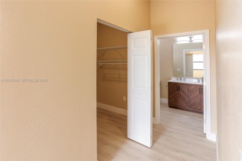 Villa ou maison à louer à Miami, Floride: 3 chambres, 185.8 m2 № 2078204 - photo 21