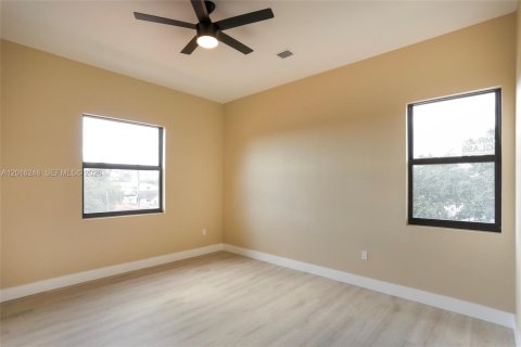 Villa ou maison à louer à Miami, Floride: 3 chambres, 185.8 m2 № 2078204 - photo 17