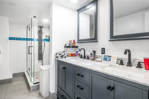Condominio en venta en Hallandale Beach, Florida, 2 dormitorios, 102.19 m2 № 2250559 - foto 22