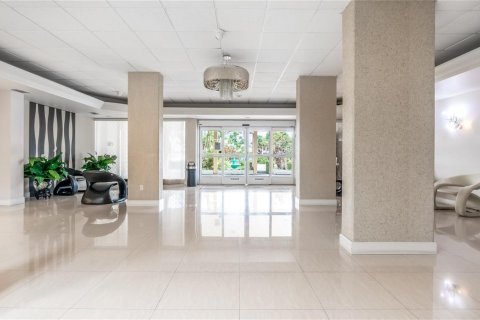 Condominio en venta en Hallandale Beach, Florida, 2 dormitorios, 102.19 m2 № 2250559 - foto 28