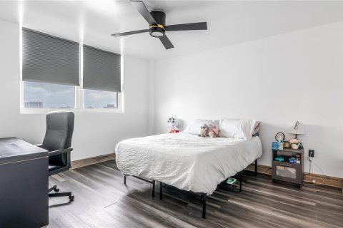 Condominio en venta en Hallandale Beach, Florida, 2 dormitorios, 102.19 m2 № 2250559 - foto 15