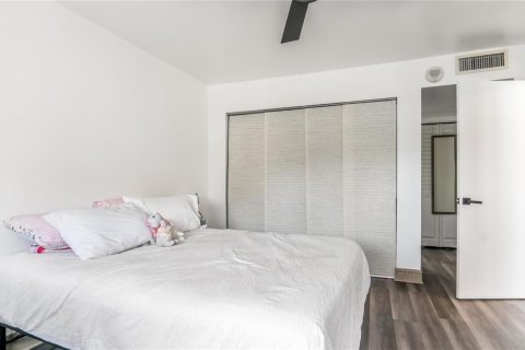 Condominio en venta en Hallandale Beach, Florida, 2 dormitorios, 102.19 m2 № 2250559 - foto 16