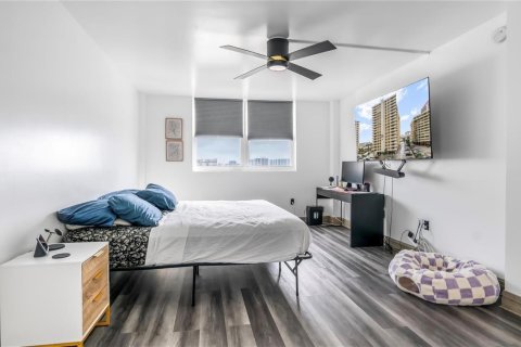Condominio en venta en Hallandale Beach, Florida, 2 dormitorios, 102.19 m2 № 2250559 - foto 20