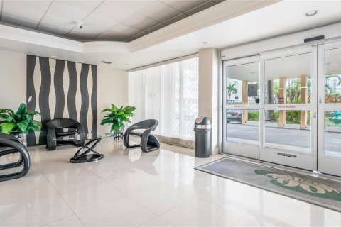 Condominio en venta en Hallandale Beach, Florida, 2 dormitorios, 102.19 m2 № 2250559 - foto 29