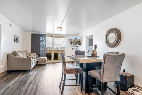 Condominio en venta en Hallandale Beach, Florida, 2 dormitorios, 102.19 m2 № 2250559 - foto 2
