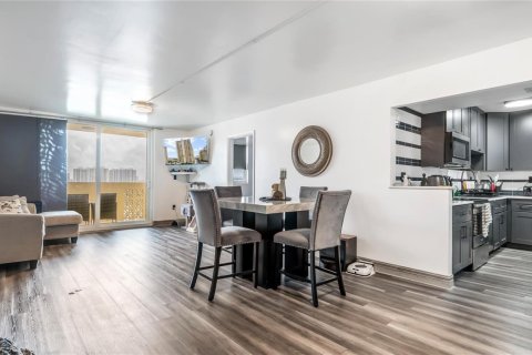 Condominio en venta en Hallandale Beach, Florida, 2 dormitorios, 102.19 m2 № 2250559 - foto 3