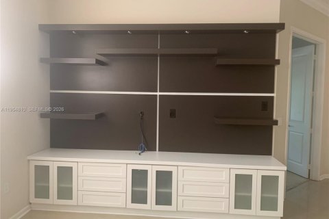 Снять в аренду таунхаус в Санрайз, Флорида 3 спальни, 270.07м2, № 2026213 - фото 4