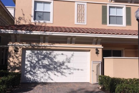 Снять в аренду таунхаус в Санрайз, Флорида 3 спальни, 270.07м2, № 2026213 - фото 2