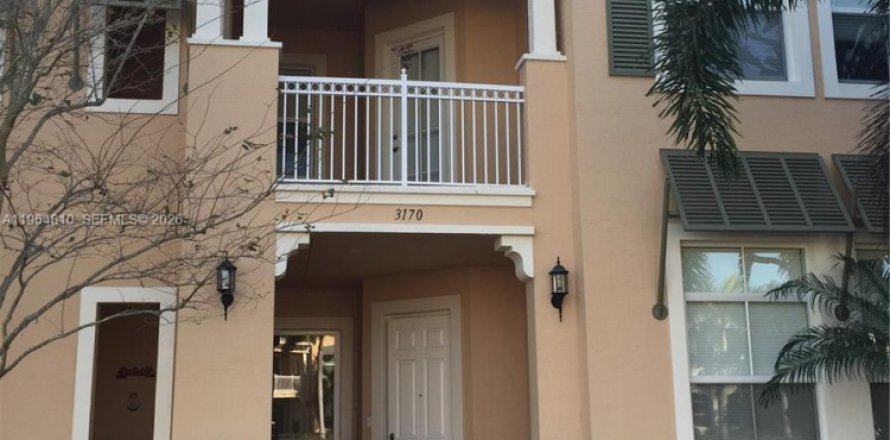 Таунхаус в Санрайз, Флорида 3 спальни, 270.07м2 № 2026213