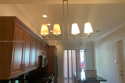 Снять в аренду таунхаус в Санрайз, Флорида 3 спальни, 270.07м2, № 2026213 - фото 5