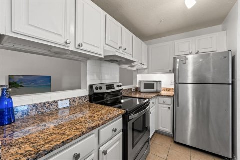 Condo in Tampa, Florida, 2 bedrooms  № 1822921 - photo 7