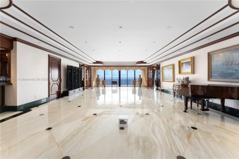 Condo in Miami Beach, Florida, 4 bedrooms  № 1833990 - photo 1