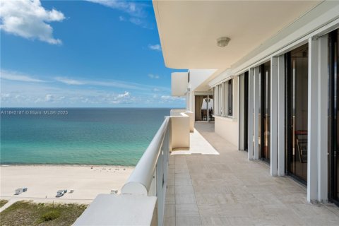 Condo in Miami Beach, Florida, 4 bedrooms  № 1833990 - photo 23