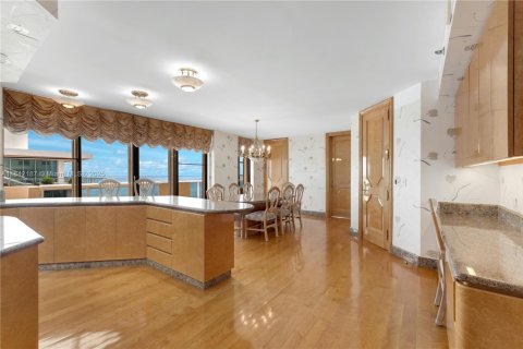 Condo in Miami Beach, Florida, 4 bedrooms  № 1833990 - photo 25
