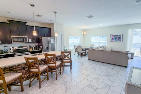 Touwnhouse à vendre à Davenport, Floride: 5 chambres, 201.32 m2 № 2130859 - photo 2