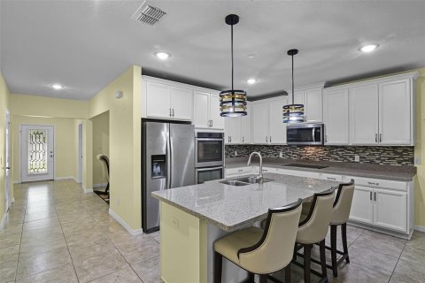 House in Orlando, Florida 4 bedrooms, 173.91 sq.m. № 1687218 - photo 14