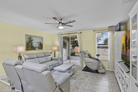 House in Orlando, Florida 4 bedrooms, 173.91 sq.m. № 1687218 - photo 19