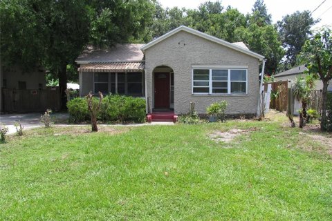 House in Orlando, Florida 2 bedrooms, 111.39 sq.m. № 2208550