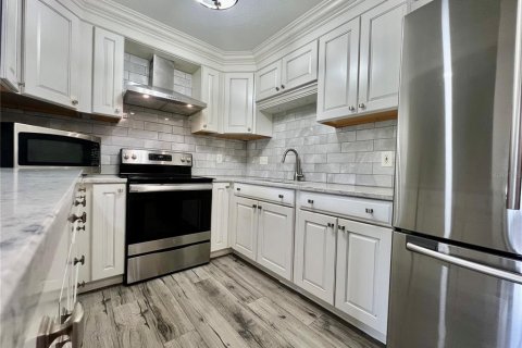Condo in Palm Harbor, Florida, 2 bedrooms  № 1919170 - photo 6