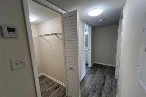 Condo in Palm Harbor, Florida, 2 bedrooms  № 1919170 - photo 14