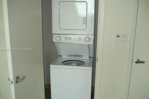 Купить кондоминиум в Майами, Флорида 1 спальня, 74.04м2, № 1924548 - фото 9