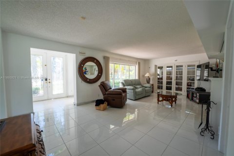 House in Fort Lauderdale, Florida 4 bedrooms, 286.51 sq.m. № 1946438 - photo 19