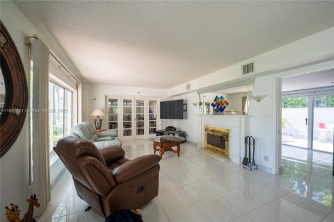 House in Fort Lauderdale, Florida 4 bedrooms, 286.51 sq.m. № 1946438 - photo 20
