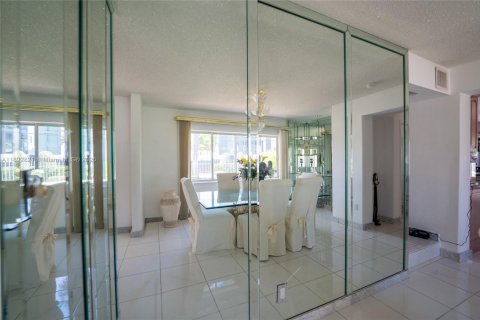 House in Fort Lauderdale, Florida 4 bedrooms, 286.51 sq.m. № 1946438 - photo 24