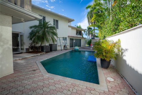 House in Fort Lauderdale, Florida 4 bedrooms, 286.51 sq.m. № 1946438 - photo 14