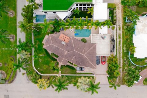 House in Fort Lauderdale, Florida 4 bedrooms, 286.51 sq.m. № 1946438 - photo 1