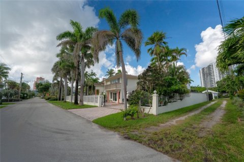 House in Fort Lauderdale, Florida 4 bedrooms, 286.51 sq.m. № 1946438 - photo 5