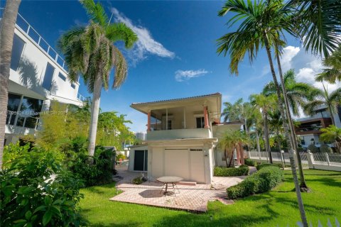 House in Fort Lauderdale, Florida 4 bedrooms, 286.51 sq.m. № 1946438 - photo 4